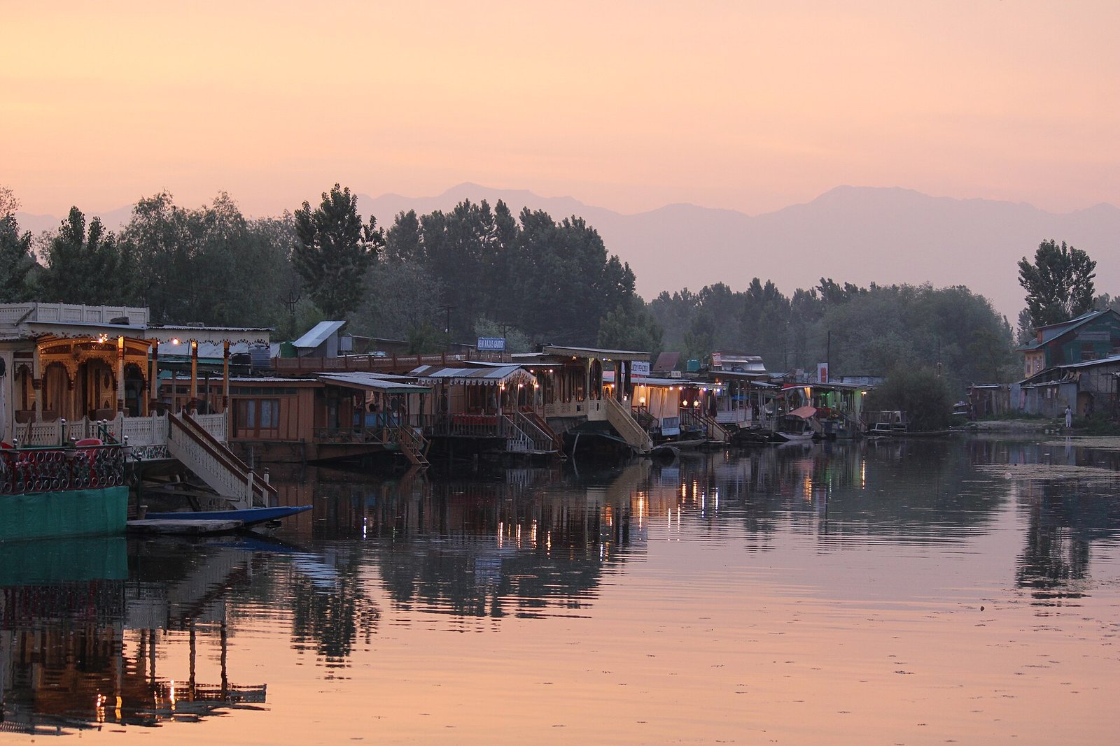 Srinagar Houseboat Weekend